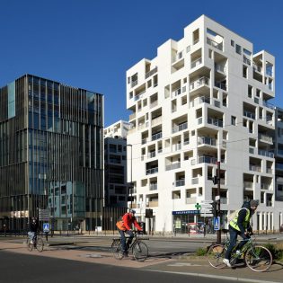 Immeuble Le NantIle. Architectes  Raum. Maîtrise douvrage  Ataraxia. Bd des Martyrs Nantais. Nantes Loire Atlantique 03 2019 © Jean Dominique Billaud Samoa scaled 315x315 - Le Nant'île