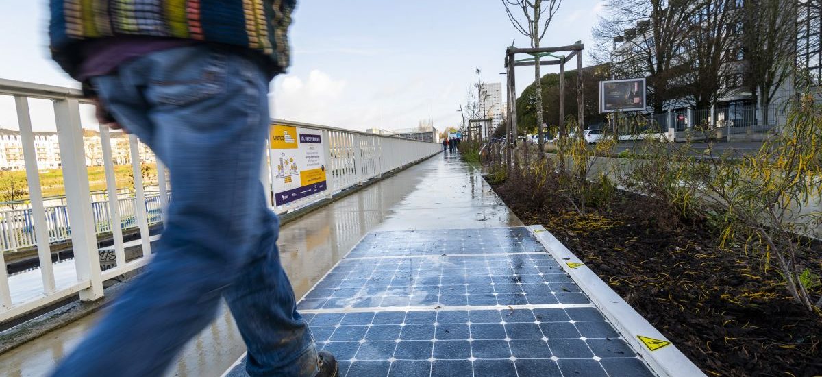 Panneaux photovoltaique. Projet Rue connectee. Bd Gaston Doumergue. Nantes (Loire-Atlantique)