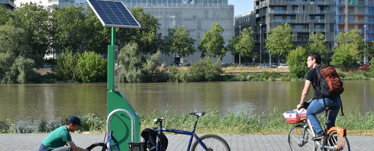 Station de gonflage à vélos sur l'île de Nantes