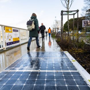 Panneaux photovoltaïque. Projet Rue connectée. Bd Gaston Doumergue. Nantes Loire Atlantique 12 2018 © Valéry Joncheray Samoa scaled 315x315 - Quand la rue produit de l'énergie grâce au soleil