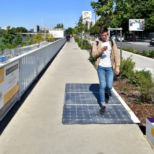 Panneaux photovoltaïques. Projet Rue connectée. Bd Gaston Doumergue. Nantes Loire Atlantique 05 2019 © Jean Dominique Billaud Samoa scaled 315x315 - Quand la rue produit de l'énergie grâce au soleil