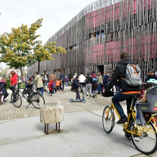 Esplanade Edouard Glissant. Groupe scolaire Aimé Césaire. Nantes Loire Atlantique 03 2019 © Vincent Jacques Samoa scaled 315x315 - En attendant la réouverture : le Hangar 32 en images