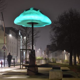 Bean Cloud, mobilier urbain conçu par Design9. Cette expérimentation urbaine donne des informations sur la qualité de l'air. Quai Hoche. Nantes (Loire-Atlantique) 01/2020 © Jean-Dominique Billaud/Samoa