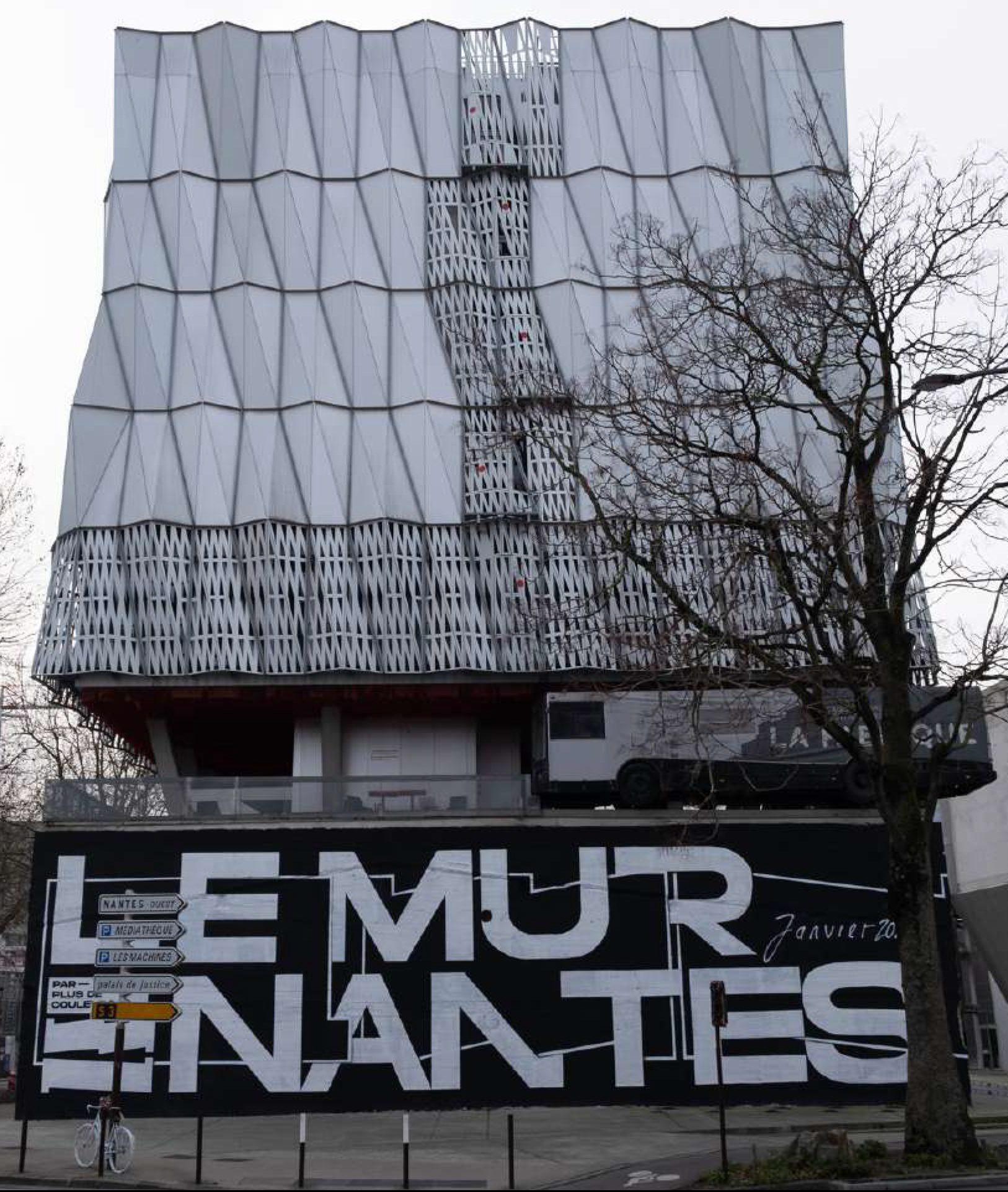 Le mur 2 e1612793549295 - Le Mur Nantes : des fresques XXL à Trempolino