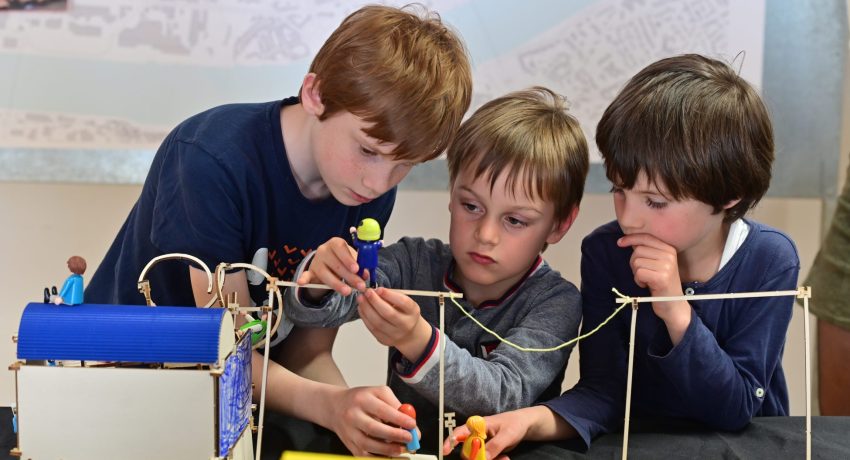 04.22 JAC.235 scaled 850x460 - Les enfants partagent leurs idées d'aménagement dans une exposition au Hangar 32