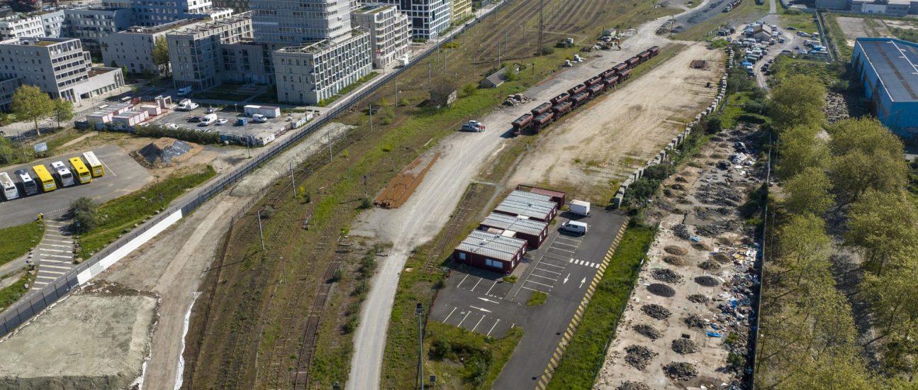 S14 SNCF 011 scaled 1295x550 - A l’ouest de l’île de Nantes, les voies ferrées laissent place au chantier du nouveau quartier République