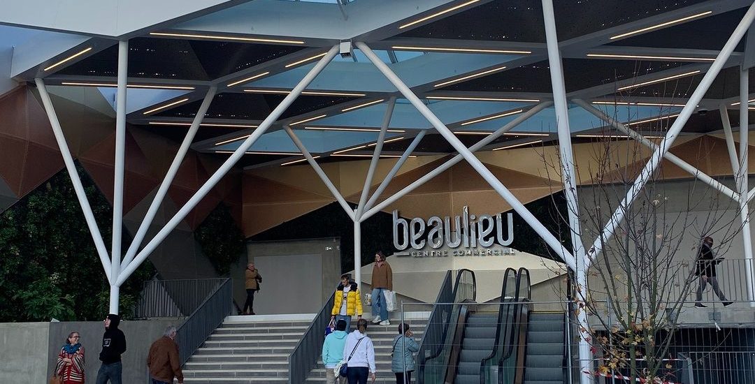 Nouveau parvis, centre commercial Beaulieu, ile de Nantes (2022) © Beaulieu