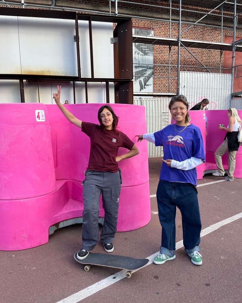 lapee 819x1024 - Un urinoir pour femmes et les personnes qui font pipi accroupies lapee 819x1024 - Un urinoir pour femmes et les personnes qui font pipi accroupies