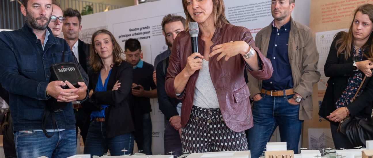 Claire Schorter, Grand Prix de l'urbanisme 2024, lors d'une conférence de presse sur l'aménagement du sud-ouest de l'île de Nantes, en juin 2022.  © Jean-François Molière/Samoa Claire Schorter, Grand Prix de l'urbanisme 2024, lors d'une conférence de presse sur l'aménagement du sud-ouest de l'île de Nantes, en juin 2022. © Jean-François Molière/Samoa