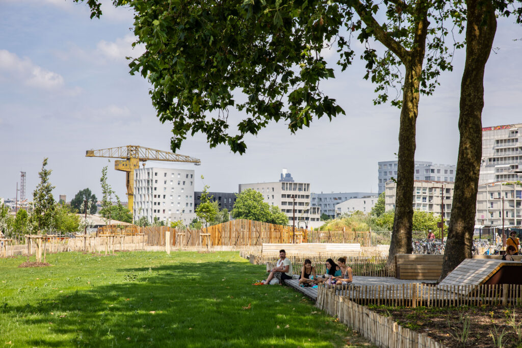 Le jardin du rail nouvellement inauguré, lors du festival Deux Mains organisé au Solilab par les Ecossolies.